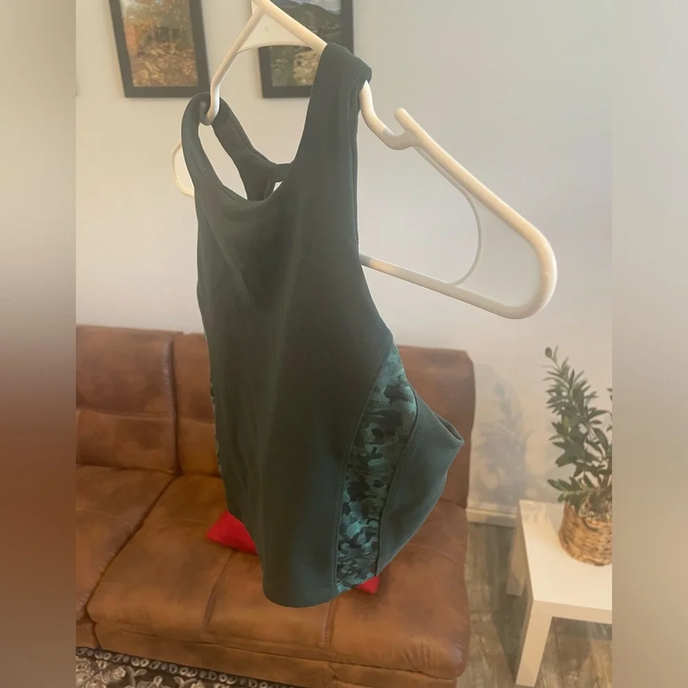 Athleta Green Sports Bra with Camo Side Panels Size Small